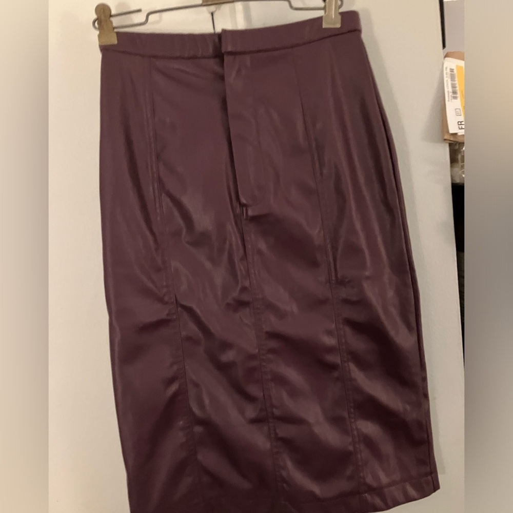 NSR eggplant faux leather pencil midi skirt with slit in the back ❤️🌺
